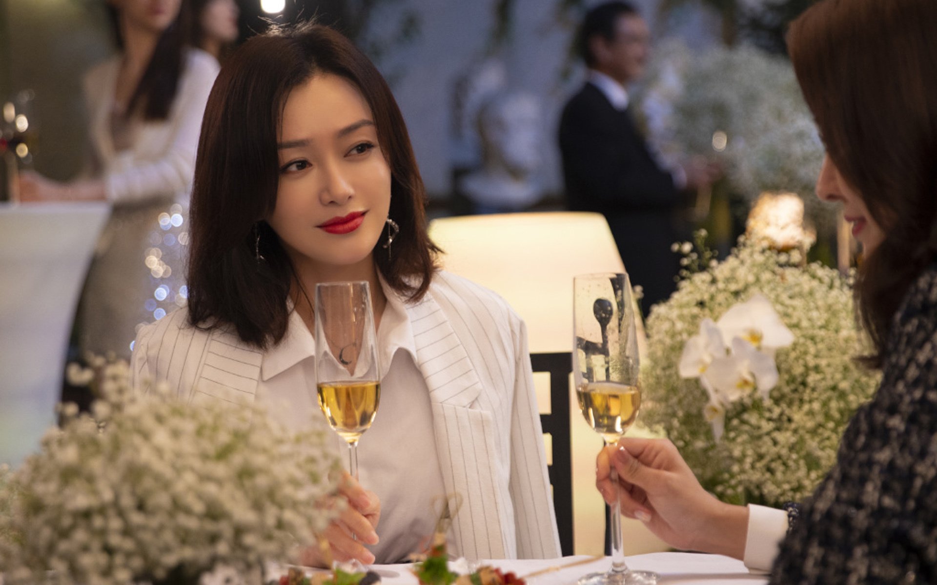 “年轻球员崭露头角获国家队青睐，期待新星闪耀”，足球国家队最年轻球员