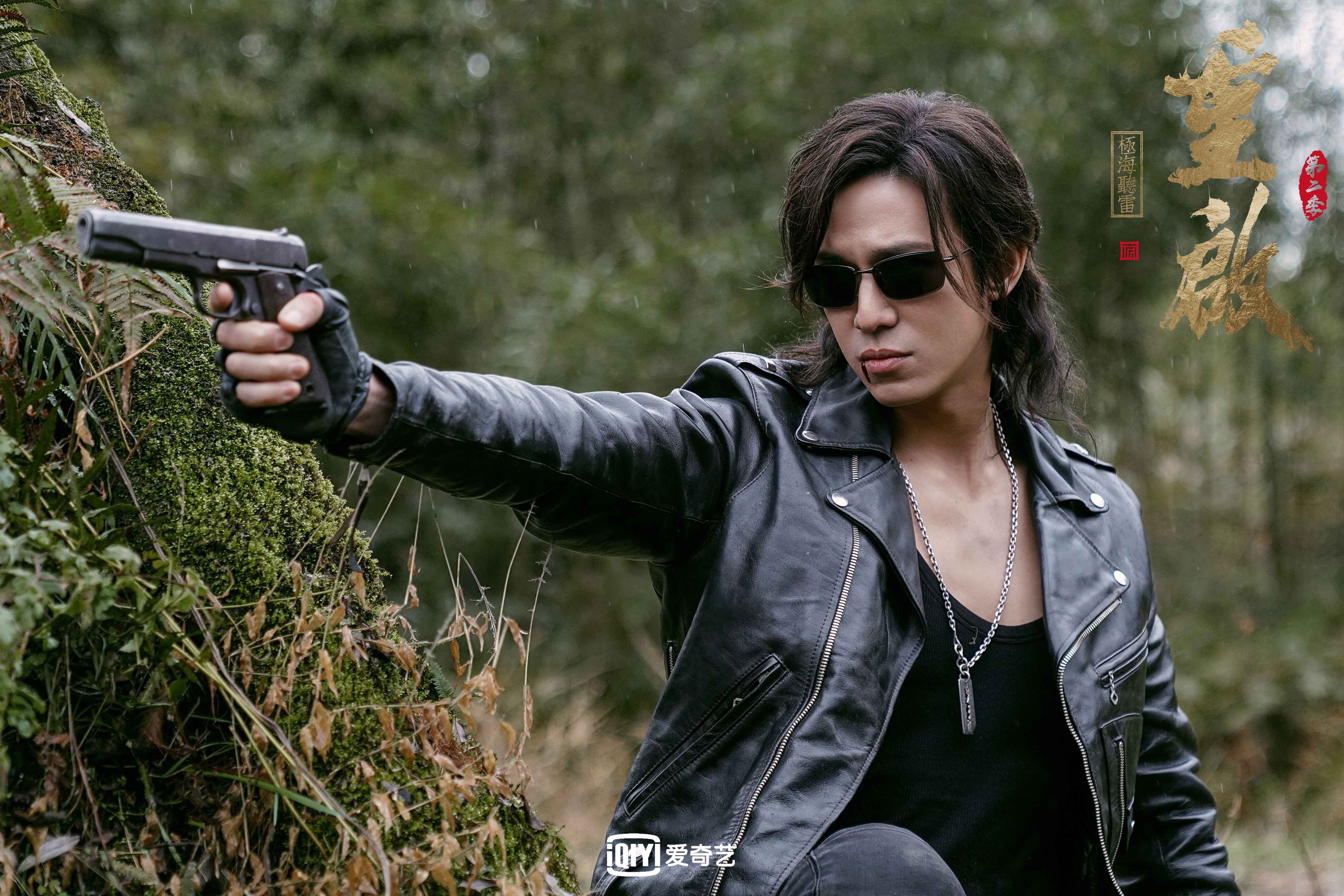 乐鱼（LEYU）体育-曼城高压逼抢严密，蓝月亮争夺榜首，曼城是不是叫蓝月亮